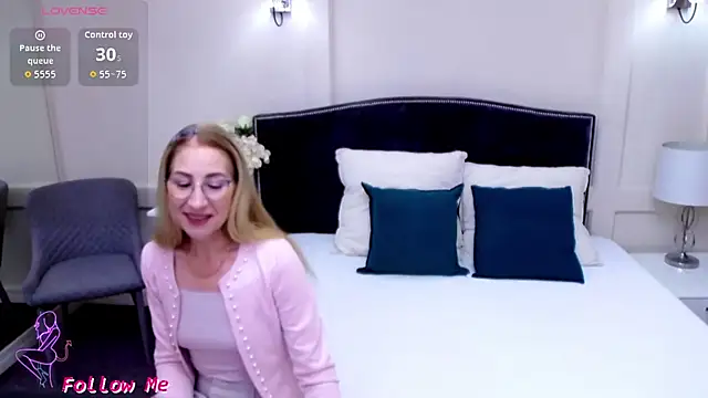 Snapshot of FoxyRamona chatting on 7, 7, 2026 FoxyRamona online show from 7, 7, 2026
