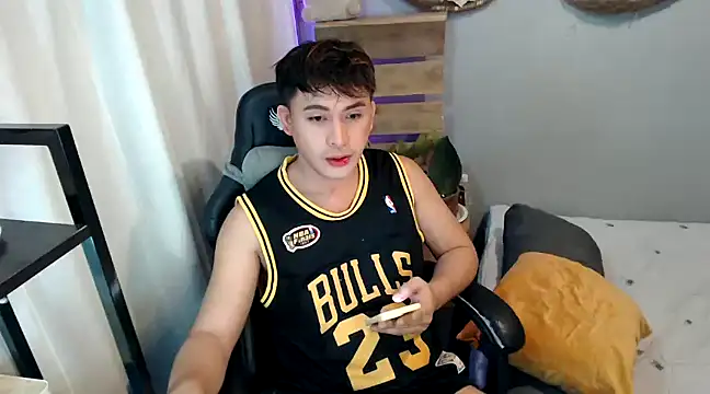 Snapshot of princeJayX chatting on 8, 12, 2024 princeJayX online show from 8, 12, 2024