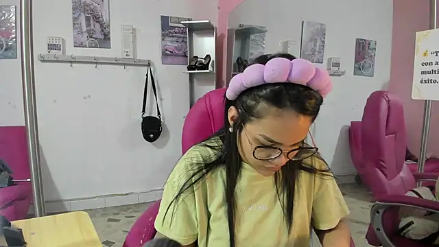 Snapshot of CAMILA--REY chatting on 1, 2, 2026 CAMILA--REY online show from 1, 2, 2026