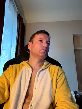 Snapshot of Leonuri chatting on 24, 11, 2025 Leonuri online show from 24, 11, 2025