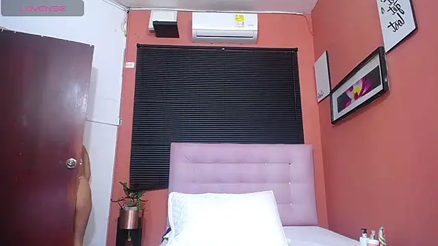 veronicaroose  online show from 28, 2, 2025