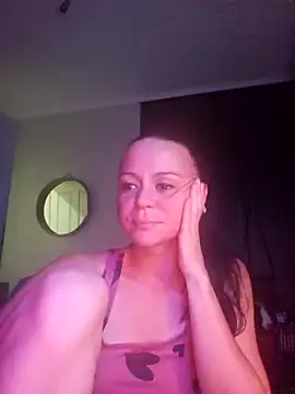 Snapshot of MrsBunnyBum chatting on 9, 4, 2026 MrsBunnyBum online show from 9, 4, 2026