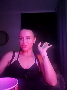 Snapshot of MrsBunnyBum chatting on 13, 4, 2026 MrsBunnyBum online show from 13, 4, 2026