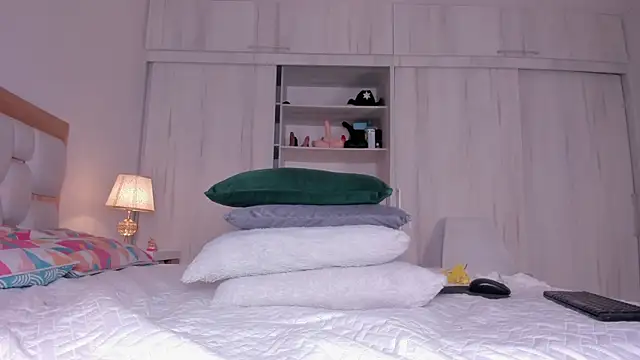 mia hank online show from 24, 1, 2025