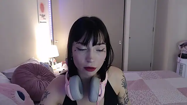 Snapshot of latinpetit chatting on 15, 3, 2025 latinpetit online show from 15, 3, 2025