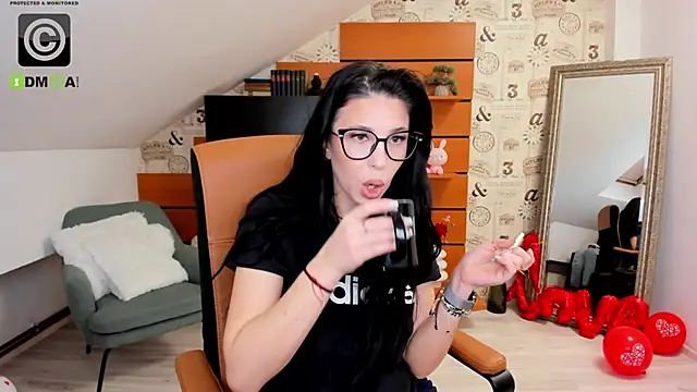 EmillyTaylor online show from 13, 3, 2025