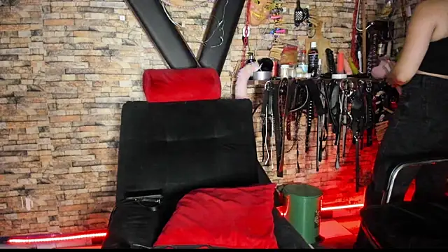 Liltildeman moon online show from 15, 2, 2026