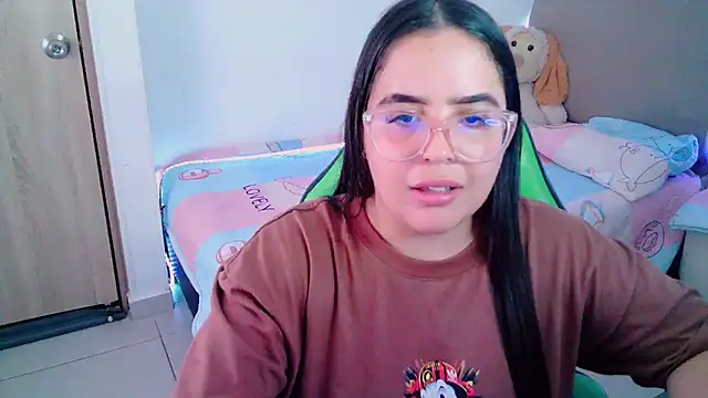 Snapshot of _alicia_z chatting on 5, 2, 2025 alicia z online show from 5, 2, 2025