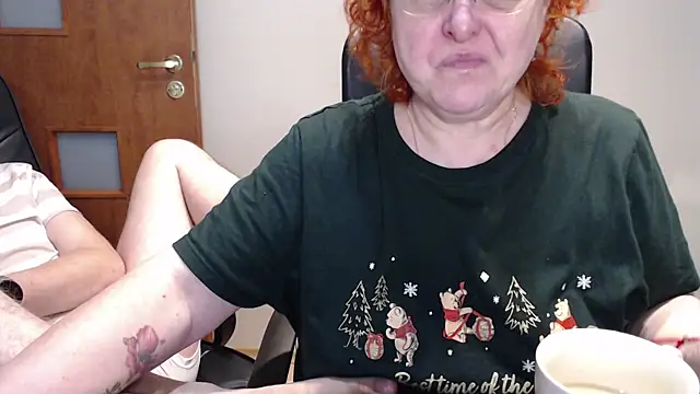 Snapshot of JoannaAndNeighbour chatting on 27, 12, 2024 JoannaAndNeighbour online show from 27, 12, 2024