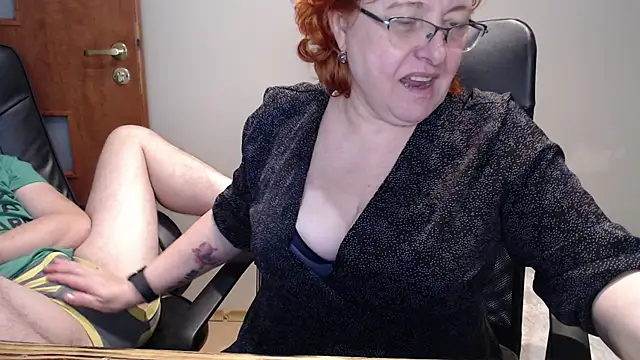 Snapshot of JoannaAndNeighbour chatting on 4, 1, 2025 JoannaAndNeighbour online show from 4, 1, 2025