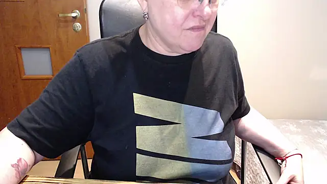 Snapshot of JoannaAndNeighbour chatting on 16, 1, 2025 JoannaAndNeighbour online show from 16, 1, 2025