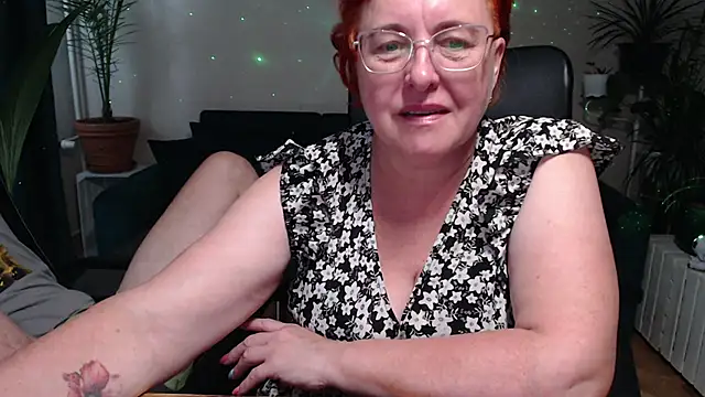 Snapshot of JoannaAndNeighbour chatting on 9, 9, 2025 JoannaAndNeighbour online show from 9, 9, 2025