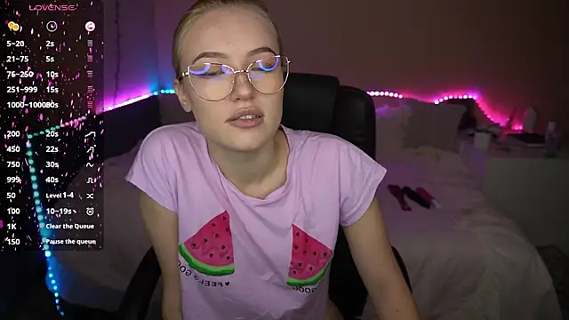 AmandaFiree online show from 3, 10, 2025