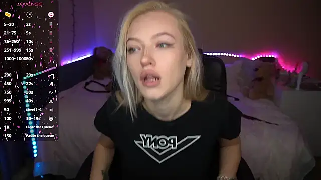 AmandaFiree online show from 8, 10, 2025