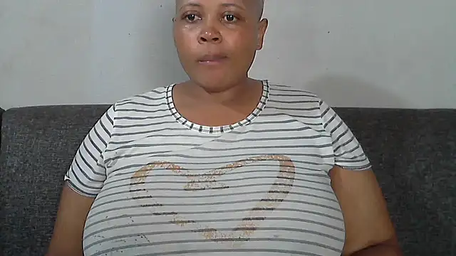 Snapshot of Sexy-queen99xx chatting on 1, 2, 2026 Sexy-queen99xx online show from 1, 2, 2026