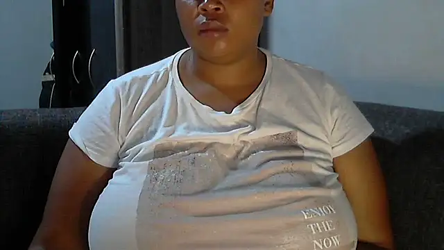 Snapshot of Sexy-queen99xx chatting on 2, 3, 2026 Sexy-queen99xx online show from 2, 3, 2026