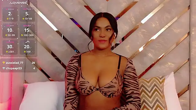 Snapshot of Sara_Boom chatting on 13, 12, 2025 Sara Boom online show from 13, 12, 2025