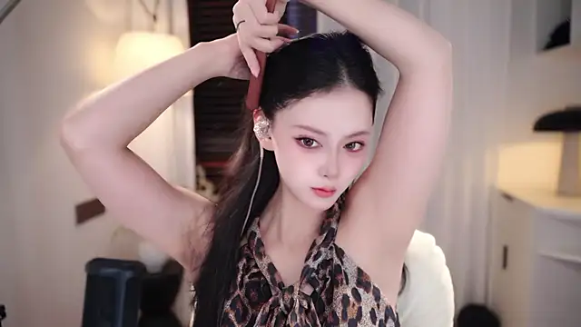 Snapshot of Ocean--Lili chatting on 8, 9, 2025 Ocean--Lili online show from 8, 9, 2025