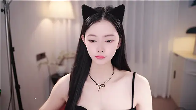 Snapshot of Ocean--Lili chatting on 24, 11, 2025 Ocean--Lili online show from 24, 11, 2025