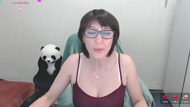 Snapshot of Ammillia chatting on 6, 12, 2024 Ammillia online show from 6, 12, 2024