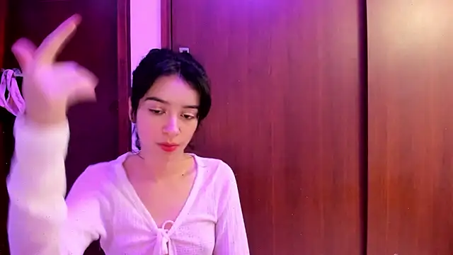 Snapshot of _Lunnaa_ chatting on 3, 2, 2025 Lunnaa online show from 3, 2, 2025