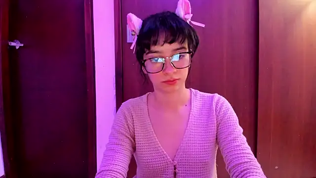 Snapshot of _Lunnaa_ chatting on 3, 3, 2025 Lunnaa online show from 3, 3, 2025