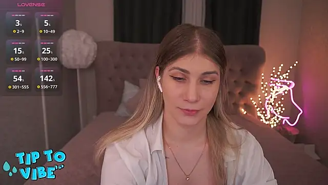 Snapshot of CassandraGood chatting on 4, 3, 2025 CassandraGood online show from 4, 3, 2025