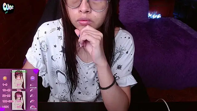 Snapshot of MidoriQuiinn chatting on 4, 6, 2026 MidoriQuiinn online show from 4, 6, 2026