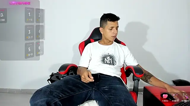 Snapshot of boy_bigcock24cm chatting on 7, 3, 2025 boy bigcock24cm online show from 7, 3, 2025