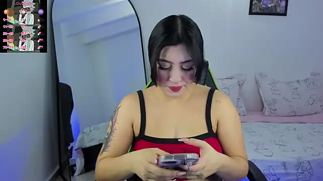 Snapshot of caroline23_x chatting on 4, 2, 2025 caroline23 x online show from 4, 2, 2025