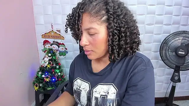 Snapshot of DannaBerry chatting on 2, 12, 2024 DannaBerry online show from 2, 12, 2024