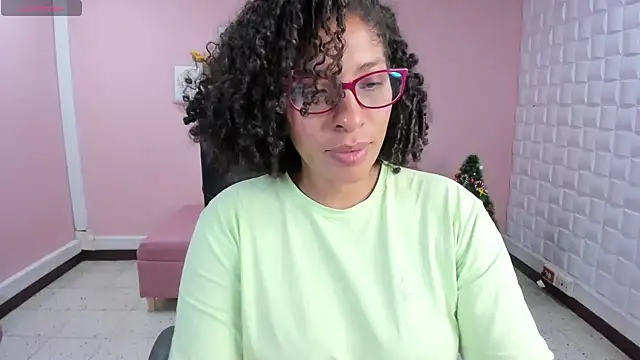 Snapshot of DannaBerry chatting on 18, 12, 2024 DannaBerry online show from 18, 12, 2024