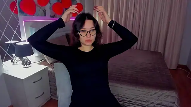 Snapshot of EsterLogan chatting on 7, 3, 2025 EsterLogan online show from 7, 3, 2025