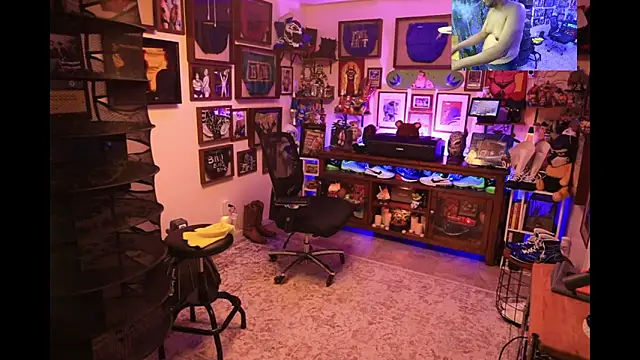 Snapshot of Briefs_bud chatting on 5, 1, 2025 Briefs bud online show from 5, 1, 2025