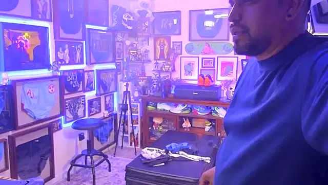 Snapshot of Briefs_bud chatting on 25, 11, 2025 Briefs bud online show from 25, 11, 2025