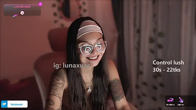 LunaXuan online show from 8, 2, 2025