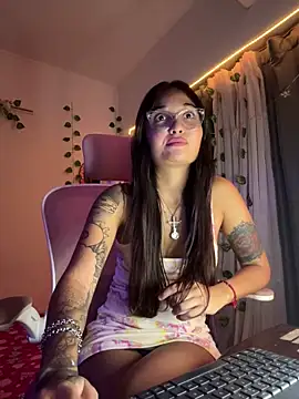 LunaXuan online show from 16, 3, 2025