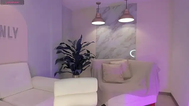 NiaHolland online show from 14, 12, 2025