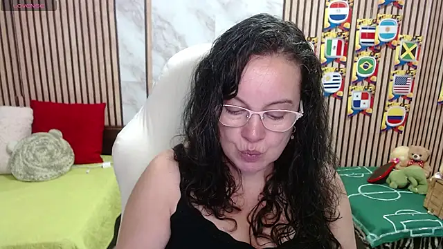 Sonialorens  online show from 16, 7, 2026