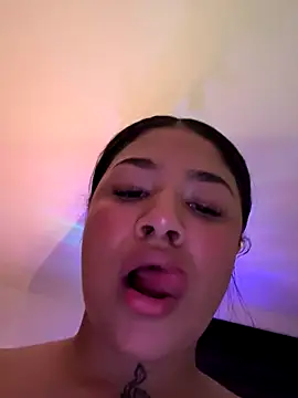 Snapshot of IamSashaLuv chatting on 4, 12, 2024 IamSashaLuv online show from 4, 12, 2024