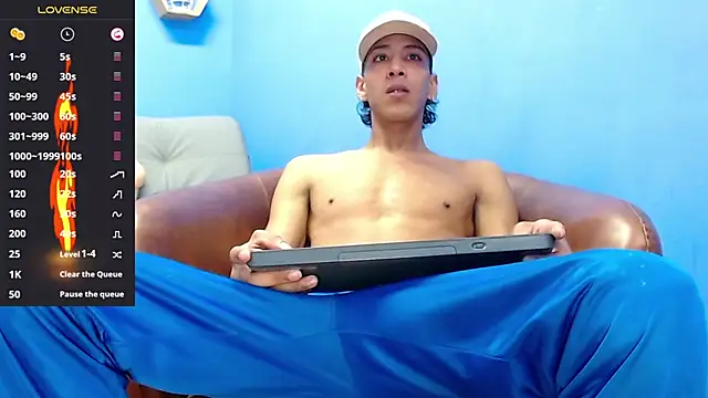 Snapshot of Robert_Kingg chatting on 4, 10, 2025 Robert Kingg online show from 4, 10, 2025