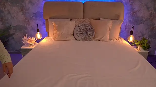 MirandaHobbs online show from 10, 11, 2025