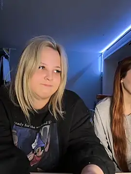 Snapshot of B_Ratz chatting on 12, 11, 2025 B Ratz online show from 12, 11, 2025