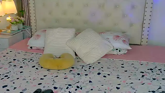 Ariana girlhots online show from 18, 1, 2026