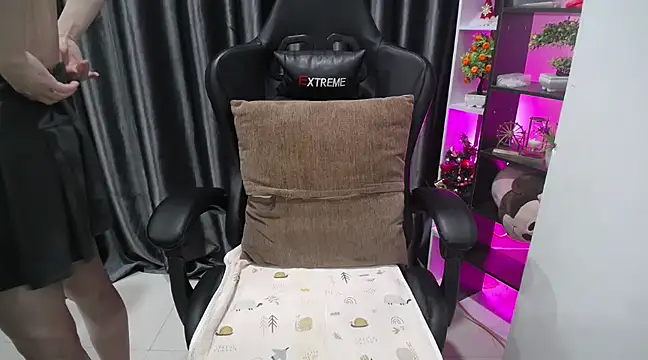 Yuki-yio online show from 3, 3, 2025