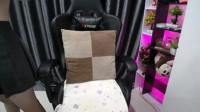 Yuki-yio online show from 18, 3, 2025