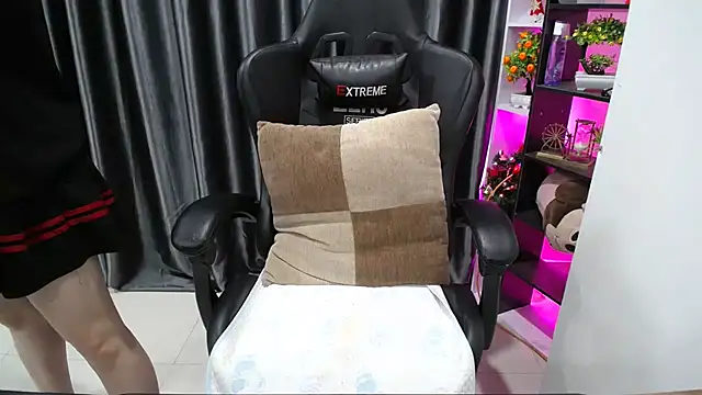 Yuki-yio online show from 11, 9, 2025