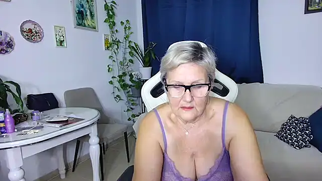 Selenna57 online show from 3, 2, 2026