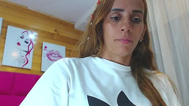 Amber Moore online show from 4, 2, 2025