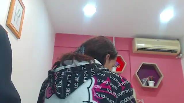 Amber Moore online show from 10, 9, 2025